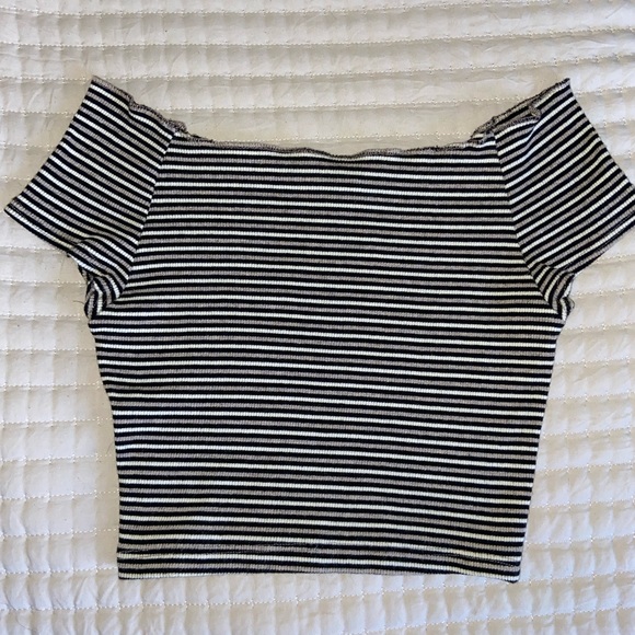 Brandy Melville Off The Shoulder Striped Crop-Top - Picture 3 of 7